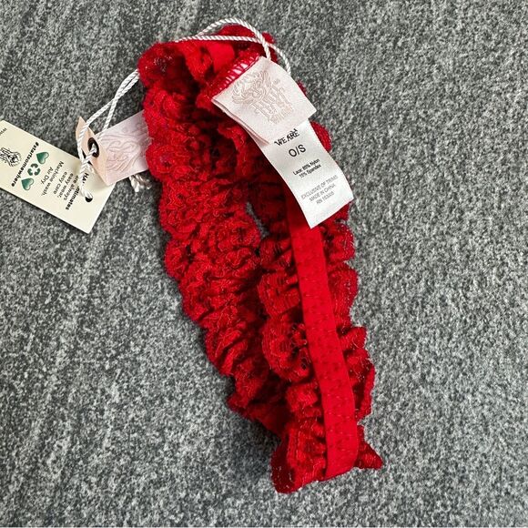 NWT Revolve x HAH One and Done Lace Garter Headband Scrunchie in Siren Red - Picture 7 of 12